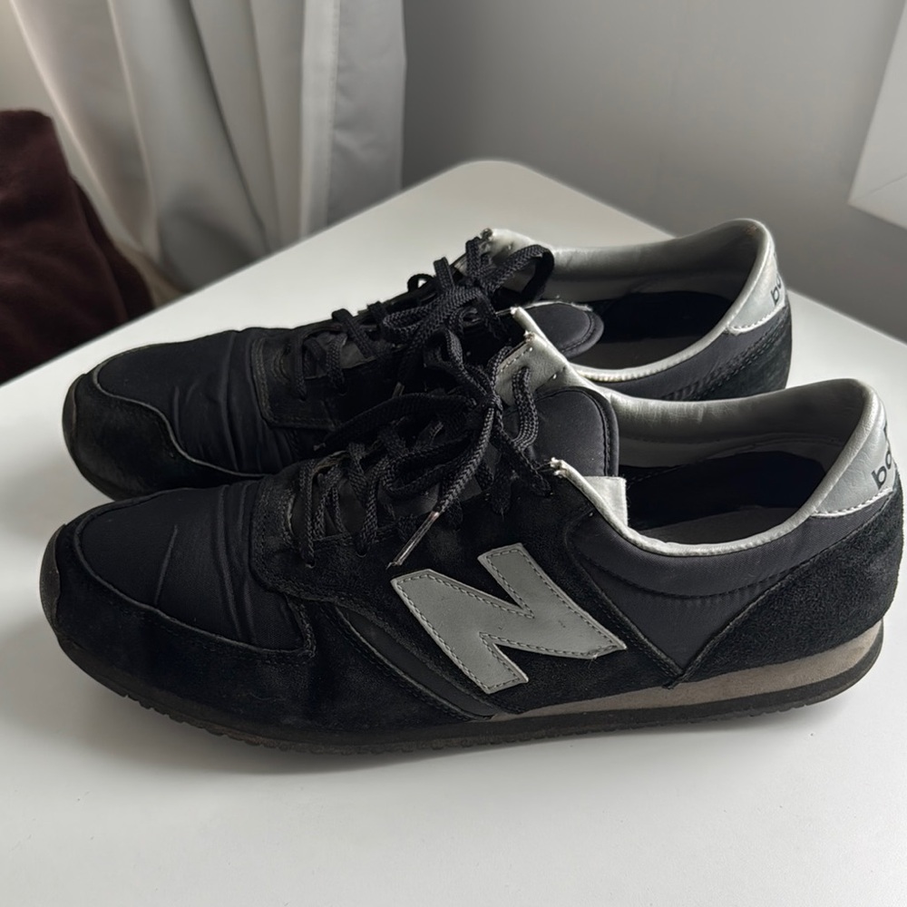 New Balance 420Black and Gray Sneakers Classic fed Design